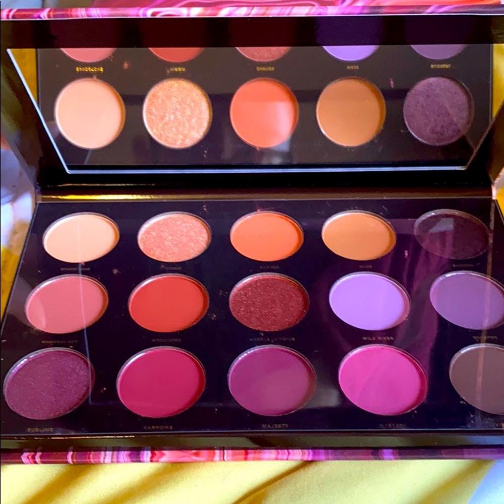 🎈3/35  Hipdot eye shadow palette